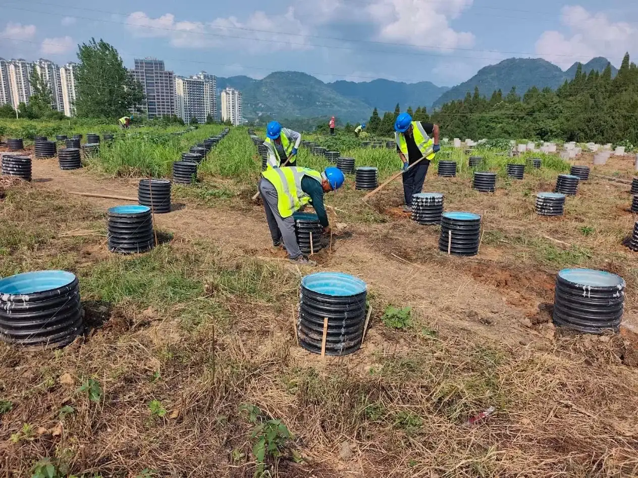 山地大坡度光伏支架抗风揭设计要点与失效复盘:西南复杂工况下的选型与落地指南