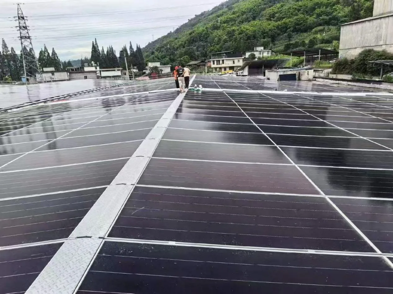 山地大坡度光伏支架抗风揭设计要点与失效复盘:西南复杂工况下的选型与落地指南