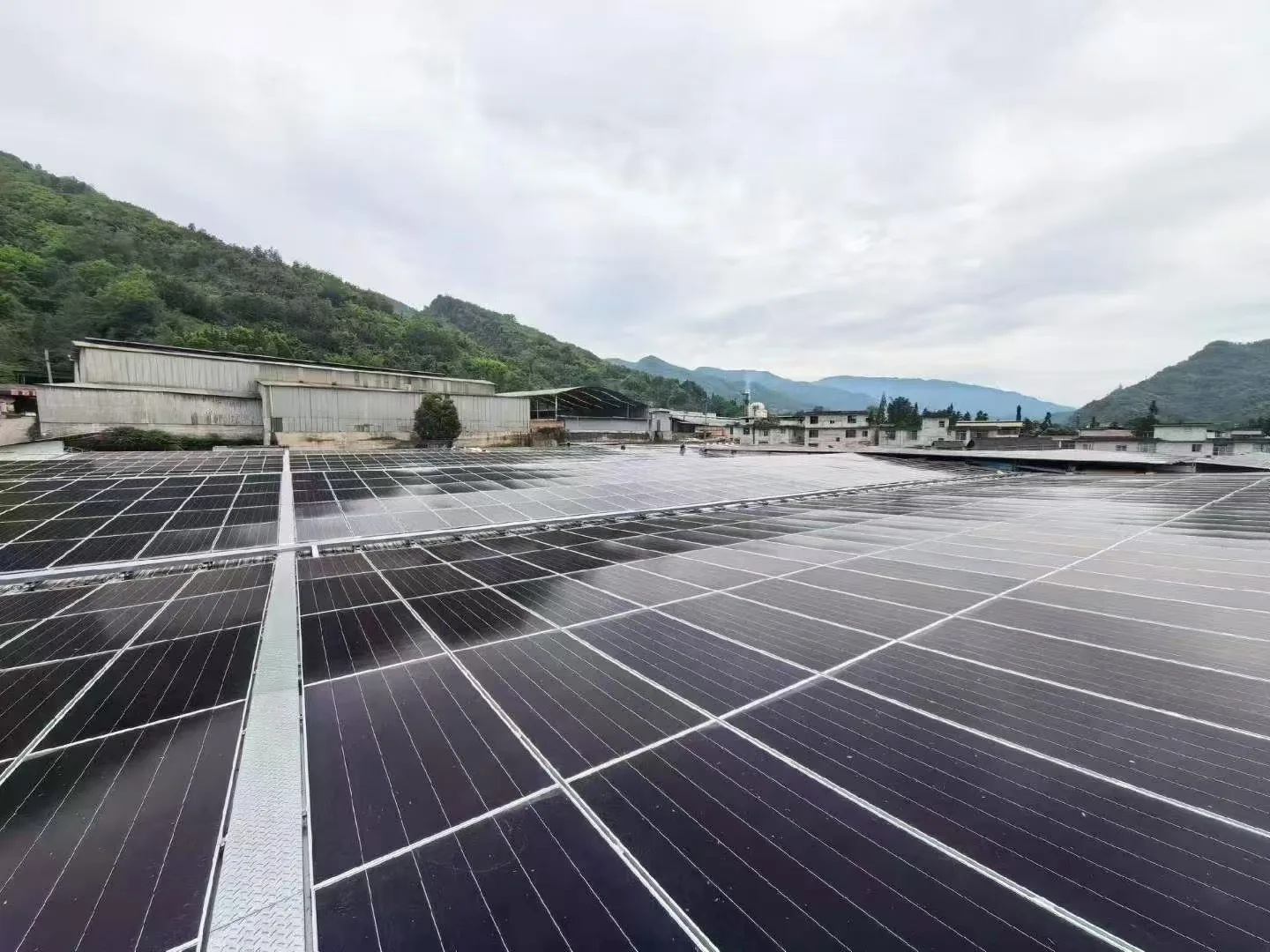重庆江津新材料产业园 3.6MW 新建厂房 BIPV 一体化防水屋面工程